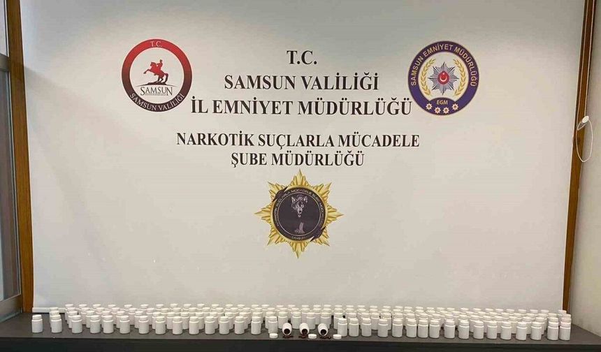 Samsun’da şüpheli araçta 16 bin 555 adet sentetik ecza ele geçirildi: 1 gözaltı