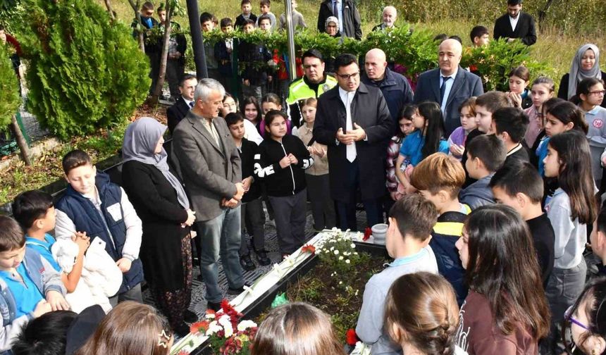 5. sınıf öğrencilerinden şehit Recep Turan’ın kabrine anlamlı ziyaret