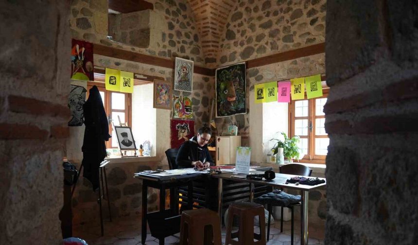 517 yıllık Taşhan’da kadın eliyle sanat ve emek buluşuyor