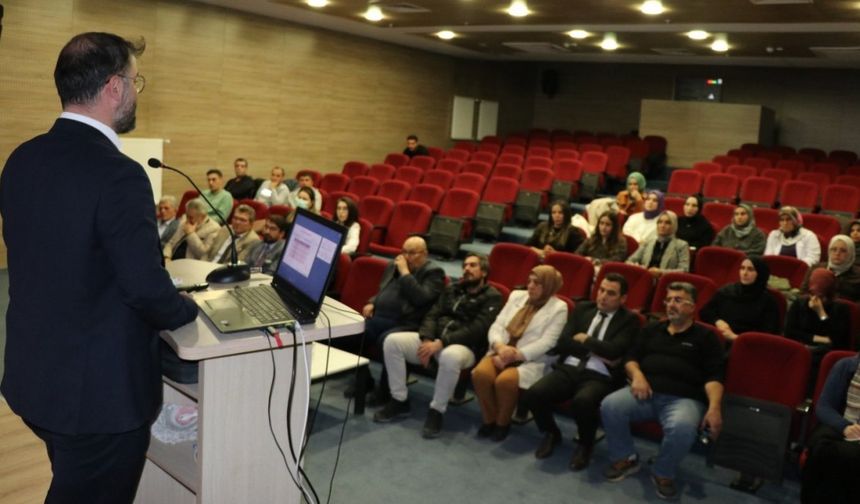 Bayburt’ta sağlık çalışanlarına ’Sağlık Tesisleri Değerlendirme Standartları Eğitimi’ verildi