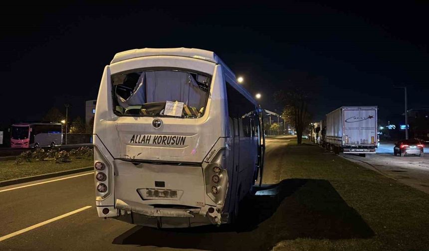 Bolu’da üç servis midibüsü çarpıştı: 11 yaralı