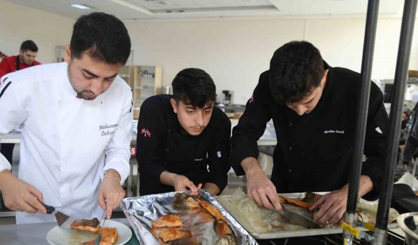Çoruh’un incisi somon, genç şef adaylarının ellerinde yarıştı