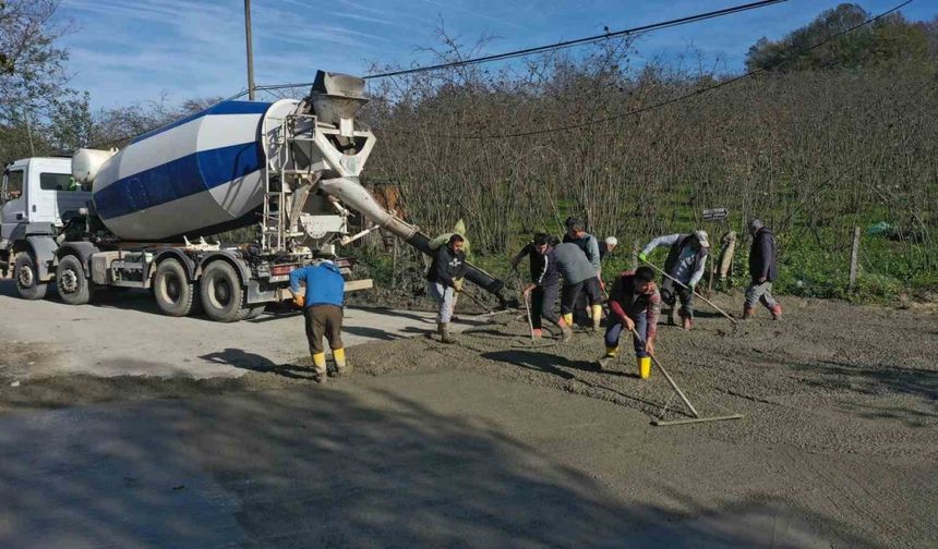 Ordu’da beton yol çalışmaları devam ediyor