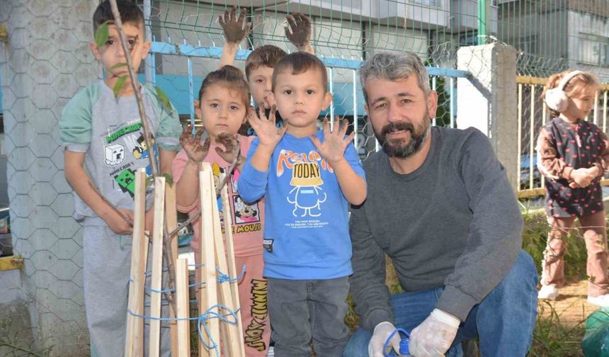 Ordu’da minikler, meyve fidanlarını toprakla buluşturdu