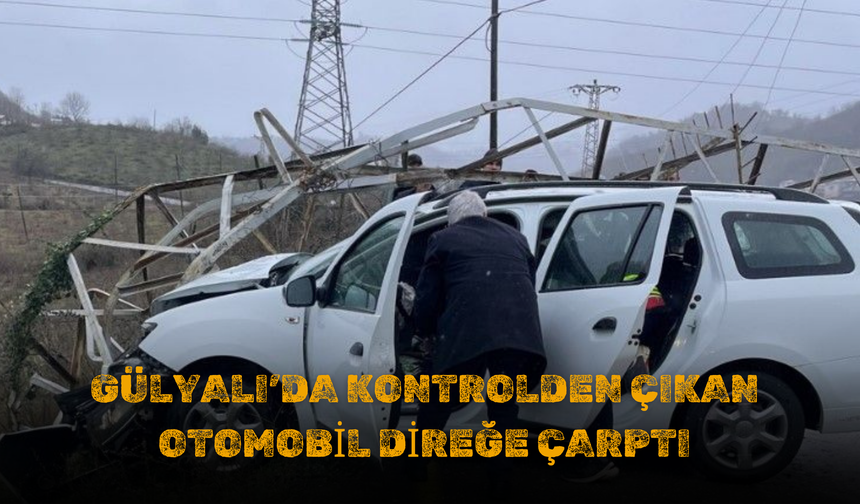 Gülyalı’da Kontrolden Çıkan Otomobil Direğe Çarptı