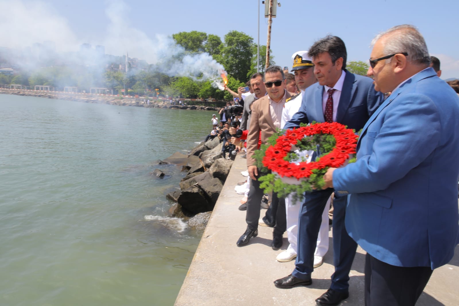 ORDU’LU ÖĞRENCİLER DİPLOMALARINI YÜZEREK ALDI (1)