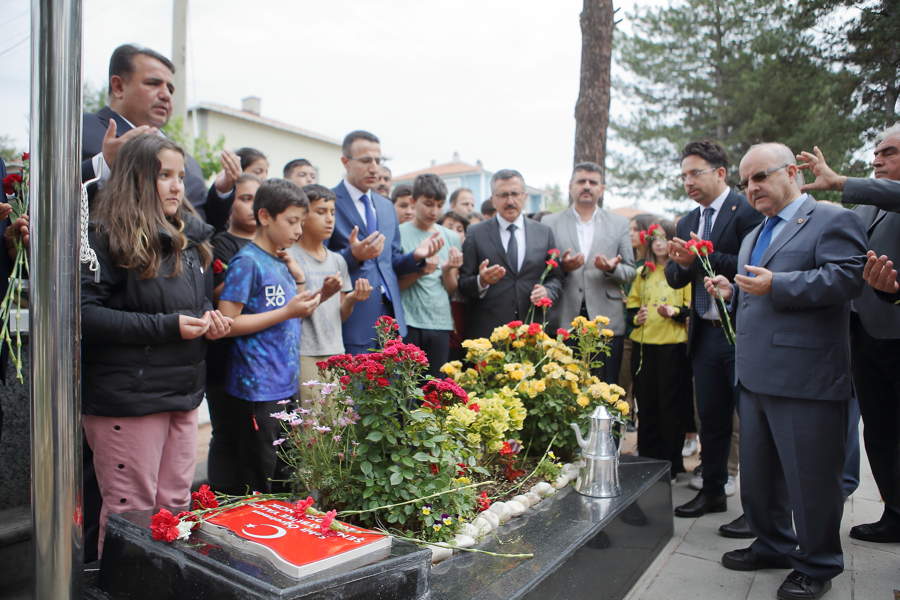 ŞEHİT ÖĞRETMEN ŞENAY AYBÜKE YALÇIN, VEFATININ 6. YILINDA ÇORUM'DAKİ KABRİ BAŞINDA ANILDI1