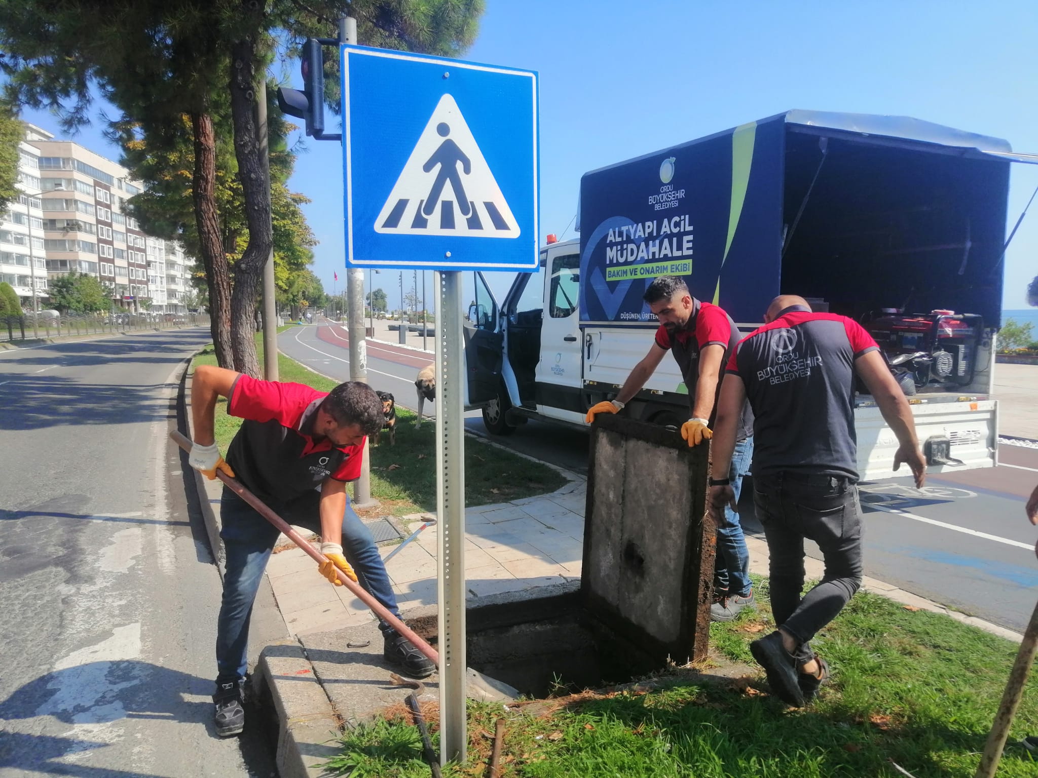 Büyükşehi̇rden Altyapida Temi̇zli̇k Seferberli̇ği̇ (7)